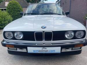 Bild 19/20 von BMW 325i (1989)