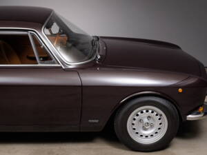 Immagine 14/35 di Alfa Romeo Giulia 1300 GT Junior (1973)