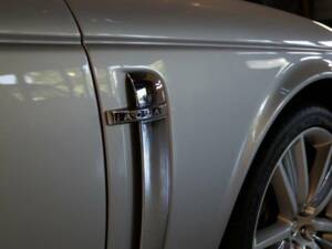 Image 14/50 of Jaguar XJ 8 4.2 (2007)