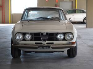 Image 2/22 of Alfa Romeo 1750 GT Veloce (1967)