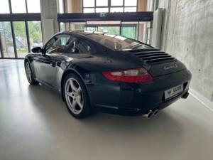 Image 3/29 of Porsche 911 Carrera S (2006)