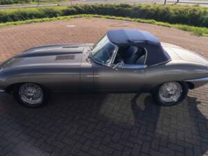 Image 4/6 of Jaguar E-Type 4.2 (1965)