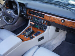 Image 29/50 de Jaguar XJS 5.3 V12 (1989)