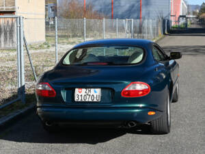 Image 7/23 of Jaguar XK8 4.0 (1998)
