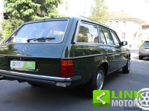 Image 3/10 of Mercedes-Benz 230 TE (1983)