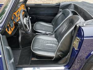 Image 28/50 of Triumph TR 250 (1968)