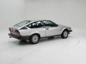 Bild 2/15 von Alfa Romeo GTV 6 2.5 (1982)