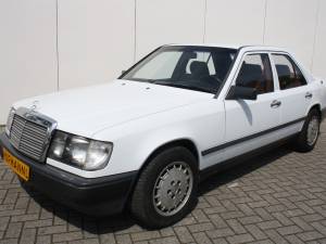 Image 1/14 de Mercedes-Benz 260 E (1986)
