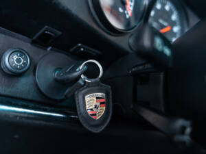 Image 18/45 of Porsche 911 Carrera 2 (1990)