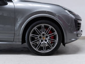 Bild 29/39 von Porsche Cayenne GTS (2016)