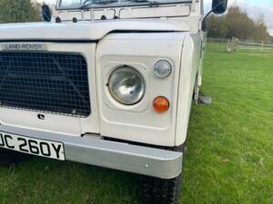 Image 33/50 of Land Rover 109 (1983)