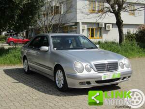 Image 1/10 of Mercedes-Benz E 270 CDI (2000)