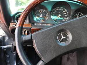 Image 52/59 of Mercedes-Benz 500 SLC (1980)