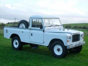 Image 1/50 of Land Rover 109 (1983)