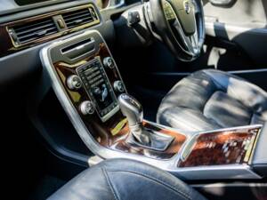 Image 33/50 of Volvo V70 T4 (2014)