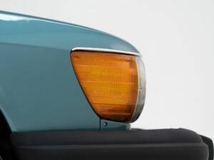 Image 13/15 of Mercedes-Benz 560 SL (1987)
