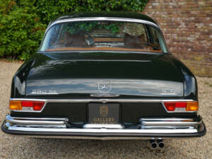 Image 14/50 of Mercedes-Benz 280 SE 3,5 (1971)