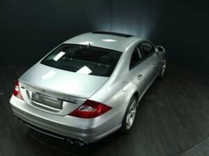 Image 6/30 de Mercedes-Benz CLS 55 AMG (2005)