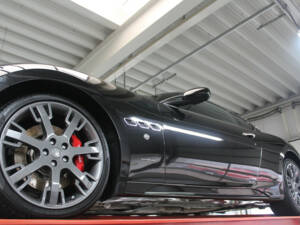 Bild 9/50 von Maserati GranTurismo S (2010)