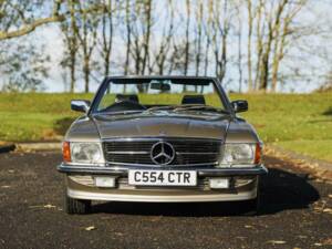 Immagine 6/33 di Mercedes-Benz 500 SL (1986)