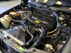 Image 3/25 of Mercedes-Benz 200 E (1992)