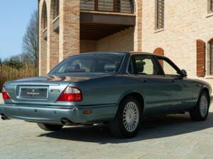 Bild 7/50 von Jaguar XJ 8 Executive (1997)