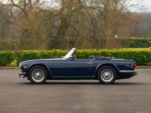 Image 11/30 de Triumph TR 6 (1974)