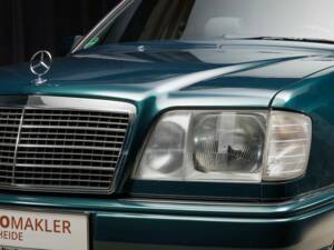 Bild 3/40 von Mercedes-Benz E 220 (1995)