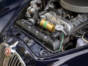 Image 7/8 of Jaguar Mk II 3.4 (1965)