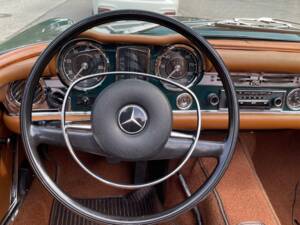 Image 28/69 de Mercedes-Benz 280 SL (1971)