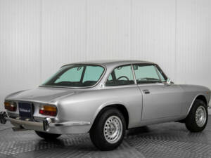 Immagine 2/50 di Alfa Romeo 2000 GT Veloce (1975)