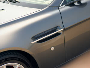 Image 8/14 of Aston Martin V8 Vantage (2007)