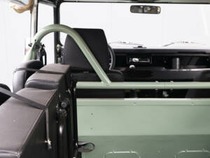 Image 27/41 of Land Rover 90 (1990)