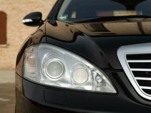 Image 20/50 of Mercedes-Benz S 600 L (2007)