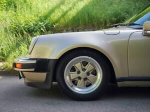 Imagen 8/30 de Porsche 911 Carrera 3.2 (WTL) (1988)