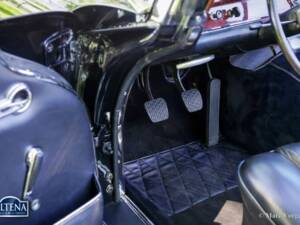 Image 19/52 de Mercedes-Benz 220 SE b (1963)