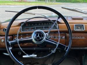 Imagen 10/20 de Mercedes-Benz 220 S (1956)