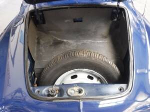 Image 43/50 of Volkswagen Karmann Ghia 1500 (1970)