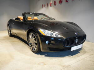 Image 18/26 of Maserati GranCabrio 4.7 (2010)