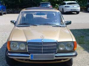 Image 2/5 of Mercedes-Benz 230 E (1981)