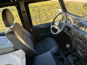 Image 67/93 of Land Rover Defender 110 (2014)