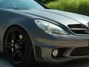 Image 36/50 of Mercedes-Benz SLK 55 AMG (2005)