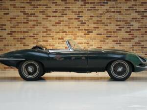 Image 2/28 of Jaguar E-Type 3.8 (1962)