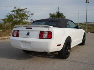 Immagine 5/7 di Ford Mustang V6 (2006)