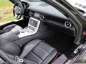 Imagen 18/50 de Mercedes-Benz SLS AMG (2011)