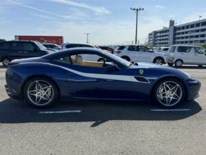Image 4/51 of Ferrari California (2009)