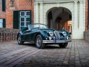 Image 4/29 de Jaguar XK 140 DHC (1955)