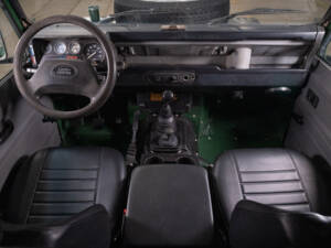 Image 47/56 de Land Rover Defender 90 (1997)