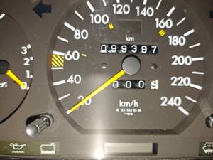 Image 63/63 of Mercedes-Benz 300 CE (1991)