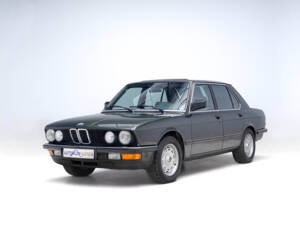 Immagine 4/43 di BMW 528i (1986)